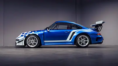 The Gunther Werks Brundle Edition Turbo in profile